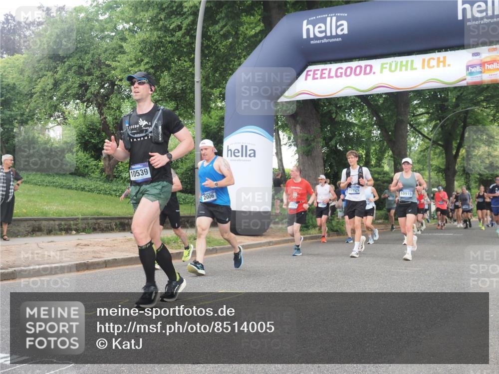29.06.2025 - hella hamburg halbmarathon KatJ http://msf.ph/oto/8514005 29.06.2025 10:45:55 Zwischen KM18-KM19 1285, 2006, 5926, 6202 meine-sportfotos.de