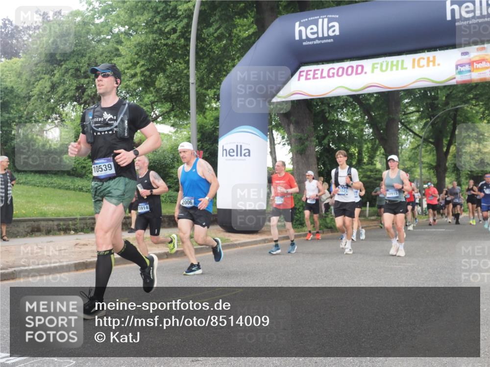 29.06.2025 - hella hamburg halbmarathon KatJ http://msf.ph/oto/8514009 29.06.2025 10:45:55 Zwischen KM18-KM19 1285, 2006, 5926, 6202 meine-sportfotos.de