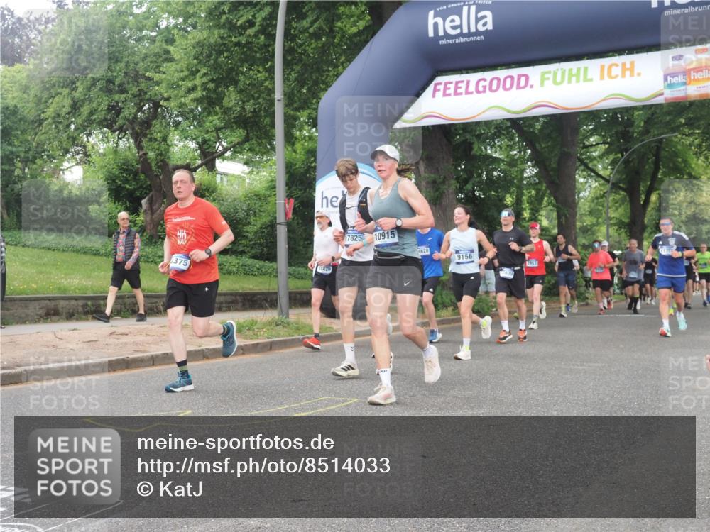 29.06.2025 - hella hamburg halbmarathon KatJ http://msf.ph/oto/8514033 29.06.2025 10:45:57 Zwischen KM18-KM19 1285, 2006, 2957 meine-sportfotos.de