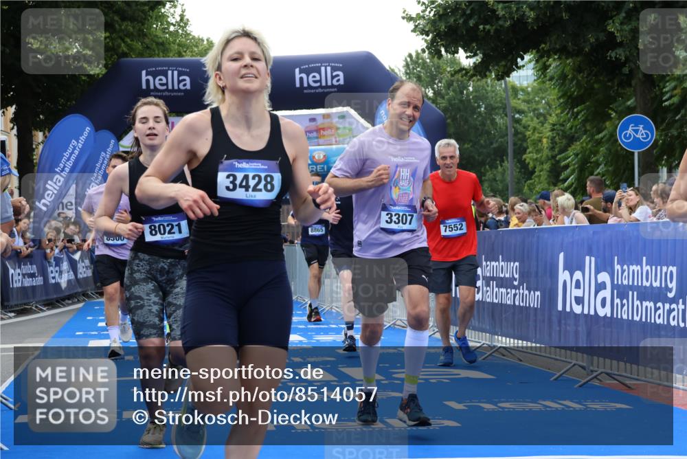29.06.2025 - hella hamburg halbmarathon Strokosch-Dieckow http://msf.ph/oto/8514057 29.06.2025 11:43:26 Ziel 2031, 3307, 3428, 4855, 6571, 6616, 7118, 7119, 7552, 7589, 7984, 8021, 8300, 8301, 8758, 8865, 8866, 9333, 10145, 11207, 12227, 12298, 12391, 13195, 13330, 13601, 14608, 14851, 15562, 15815, 17684, 18258 meine-sportfotos.de