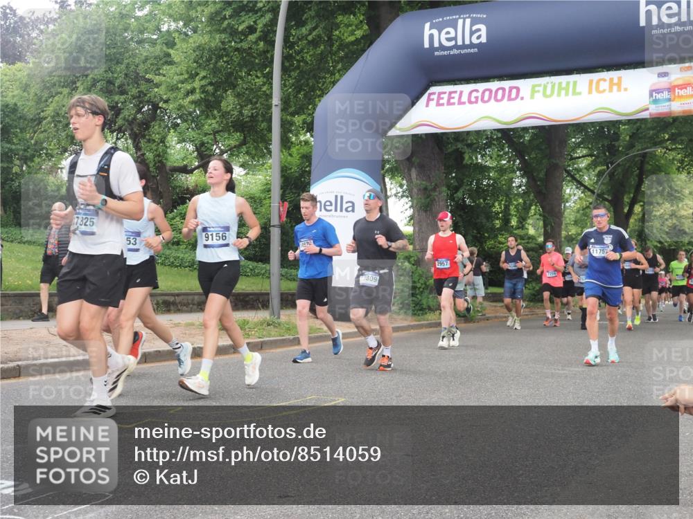 29.06.2025 - hella hamburg halbmarathon KatJ http://msf.ph/oto/8514059 29.06.2025 10:45:58 Zwischen KM18-KM19 1285, 2006, 2957 meine-sportfotos.de