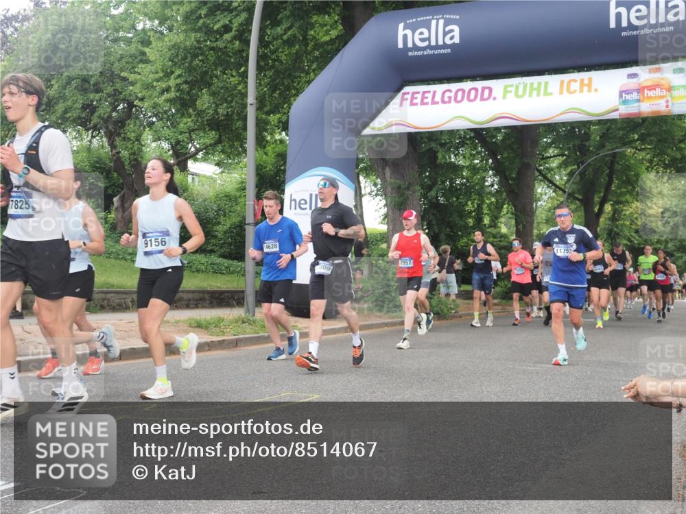 29.06.2025 - hella hamburg halbmarathon KatJ http://msf.ph/oto/8514067 29.06.2025 10:45:58 Zwischen KM18-KM19 1285, 2006, 2957 meine-sportfotos.de