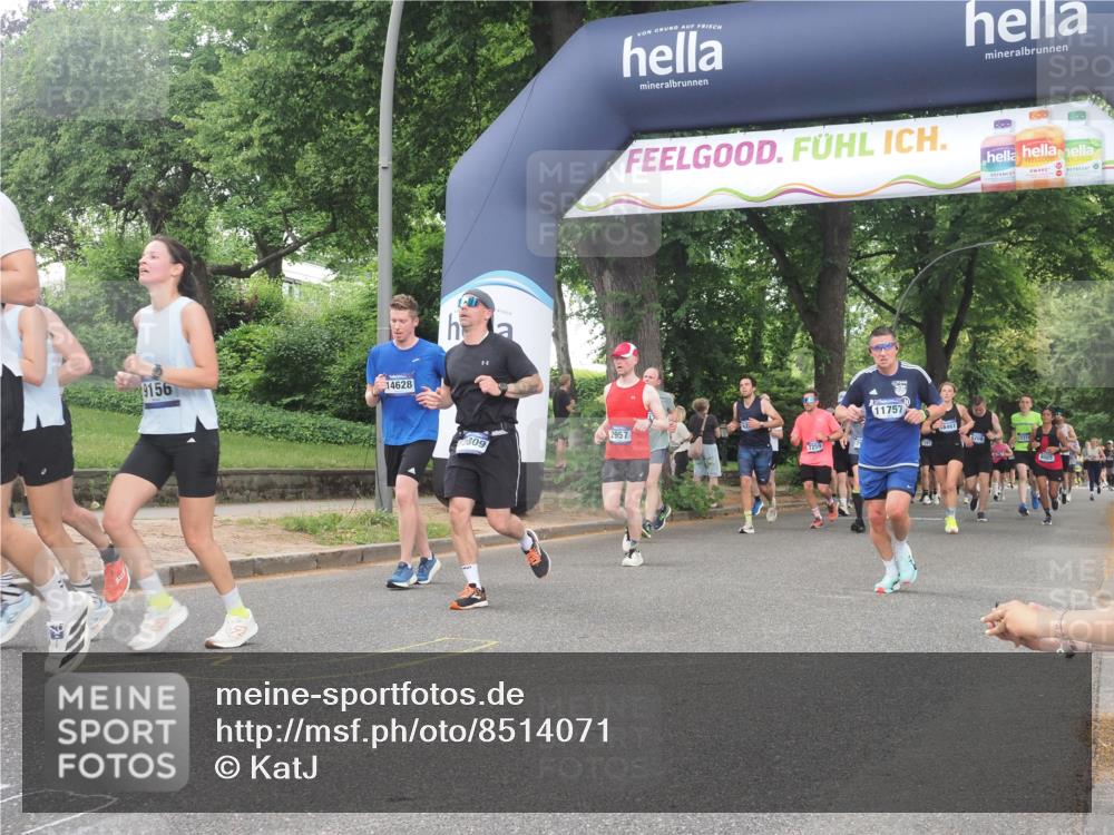 29.06.2025 - hella hamburg halbmarathon KatJ http://msf.ph/oto/8514071 29.06.2025 10:45:59 Zwischen KM18-KM19 1285, 2006, 2957, 7259 meine-sportfotos.de