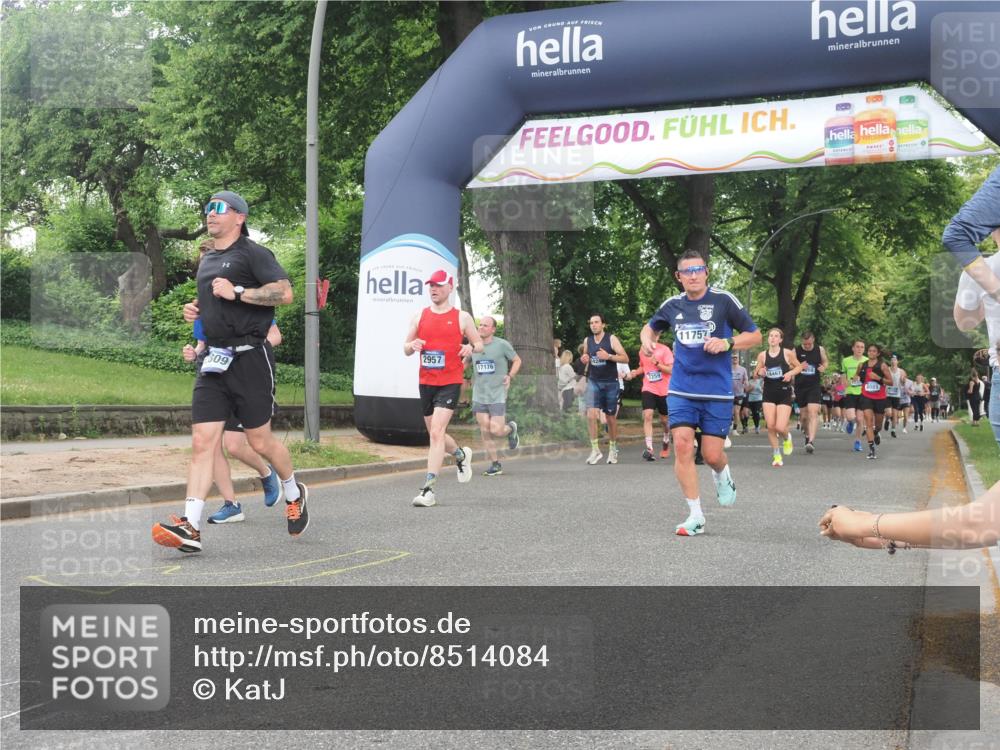 29.06.2025 - hella hamburg halbmarathon KatJ http://msf.ph/oto/8514084 29.06.2025 10:45:59 Zwischen KM18-KM19 1285, 2006, 2957, 7259 meine-sportfotos.de