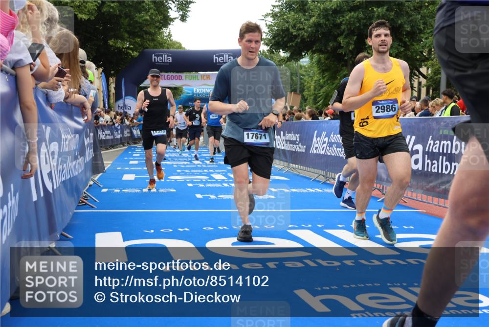 29.06.2025 - hella hamburg halbmarathon Strokosch-Dieckow http://msf.ph/oto/8514102 29.06.2025 11:17:11 Ziel 2802, 2986, 3105, 4108, 4562, 4614, 6366, 6413, 6715, 7187, 7503, 8210, 10076, 11335, 12252, 12911, 13843, 14966, 15332, 16109, 16142, 16804, 17292, 17671, 17694, 17737, 17845, 17975, 18270 meine-sportfotos.de