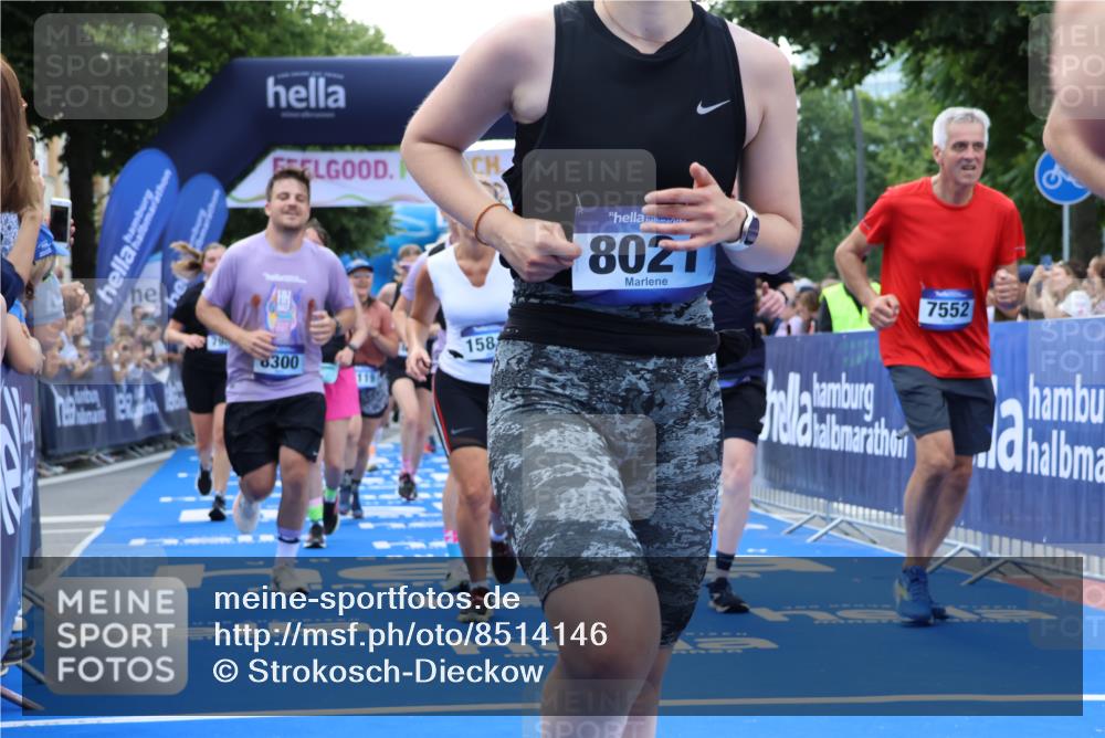 29.06.2025 - hella hamburg halbmarathon Strokosch-Dieckow http://msf.ph/oto/8514146 29.06.2025 11:43:27 Ziel 2031, 3307, 3428, 4855, 6571, 6616, 7118, 7119, 7552, 7589, 7984, 8021, 8300, 8301, 8758, 8865, 8866, 9333, 10145, 11207, 12227, 12298, 13195, 13330, 14608, 14851, 15562, 15815, 17684, 18258 meine-sportfotos.de
