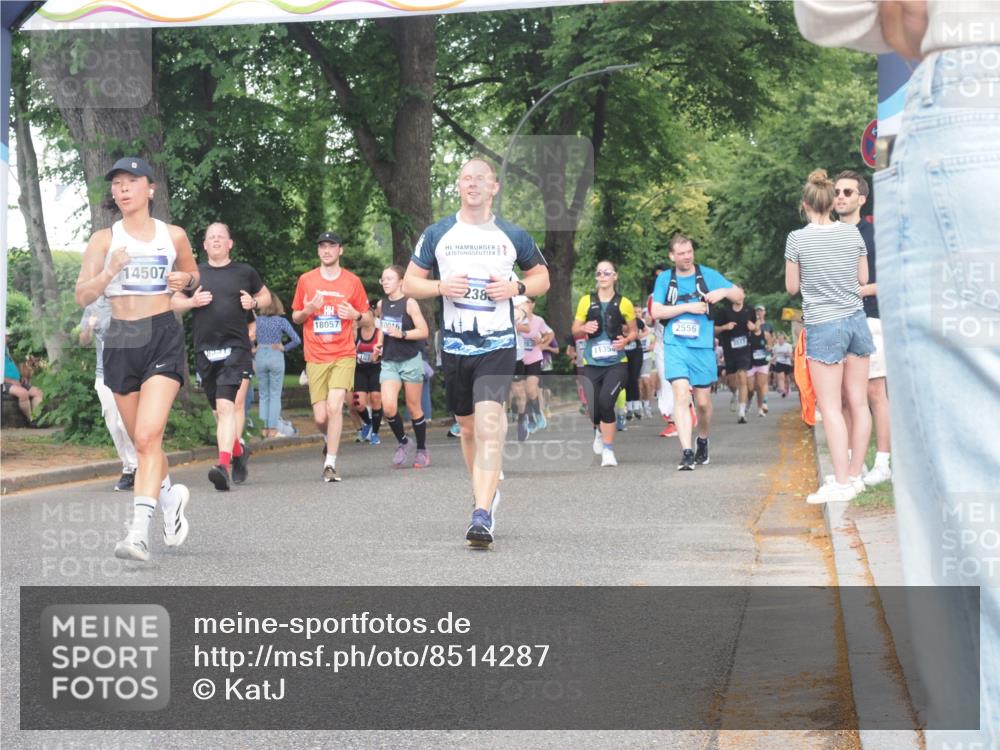 29.06.2025 - hella hamburg halbmarathon KatJ http://msf.ph/oto/8514287 29.06.2025 11:45:15 Zwischen KM18-KM19 1100, 2556, 3645, 4104, 5700, 6566, 7960, 8287 meine-sportfotos.de
