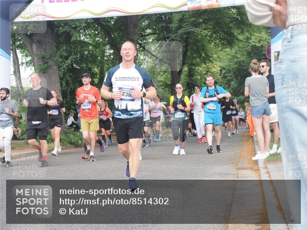 29.06.2025 - hella hamburg halbmarathon KatJ http://msf.ph/oto/8514302 29.06.2025 11:45:16 Zwischen KM18-KM19 1100, 2556, 3645, 4104, 5700, 6566, 7960, 8287, 8551 meine-sportfotos.de