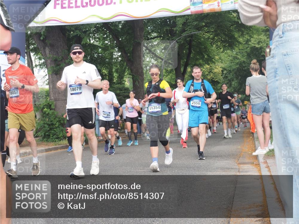 29.06.2025 - hella hamburg halbmarathon KatJ http://msf.ph/oto/8514307 29.06.2025 11:45:17 Zwischen KM18-KM19 1073, 1100, 2556, 3645, 4104, 5108, 5700, 7960, 8551 meine-sportfotos.de