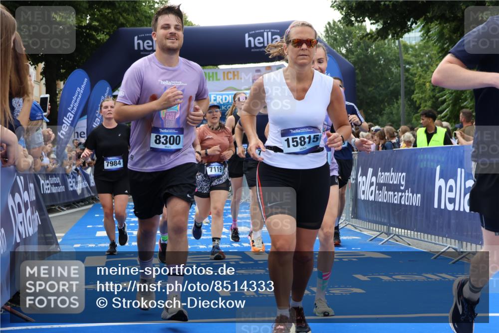 29.06.2025 - hella hamburg halbmarathon Strokosch-Dieckow http://msf.ph/oto/8514333 29.06.2025 11:43:28 Ziel 2031, 3307, 3428, 6571, 6616, 7118, 7119, 7552, 7589, 7984, 8021, 8300, 8301, 8865, 8866, 10145, 11207, 12227, 12298, 13195, 13330, 14608, 14851, 15562, 15815, 18258 meine-sportfotos.de