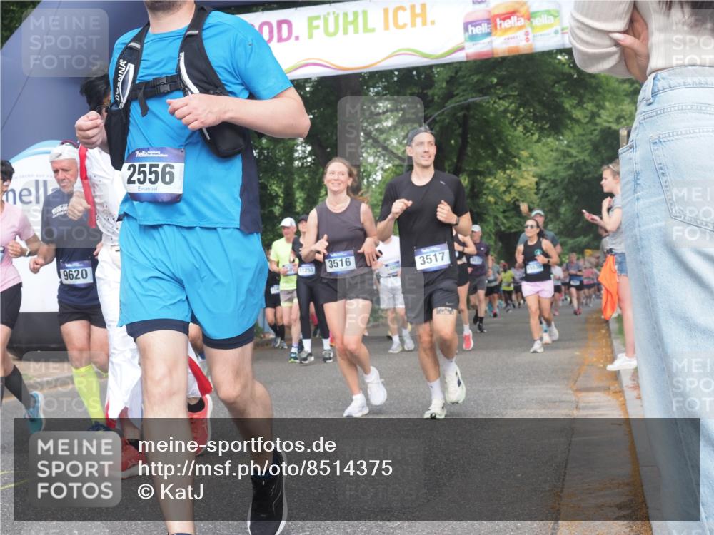 29.06.2025 - hella hamburg halbmarathon KatJ http://msf.ph/oto/8514375 29.06.2025 11:45:21 Zwischen KM18-KM19 1073, 2429, 2556, 3516, 3517, 3645, 4820, 5108, 6727, 7283, 8551 meine-sportfotos.de