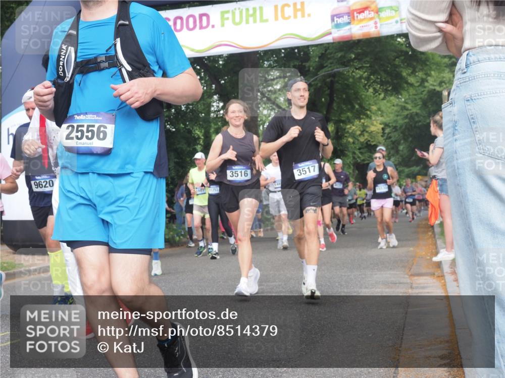 29.06.2025 - hella hamburg halbmarathon KatJ http://msf.ph/oto/8514379 29.06.2025 11:45:22 Zwischen KM18-KM19 1073, 2429, 2556, 3516, 3517, 4820, 5108, 5857, 6727, 7283, 8551 meine-sportfotos.de