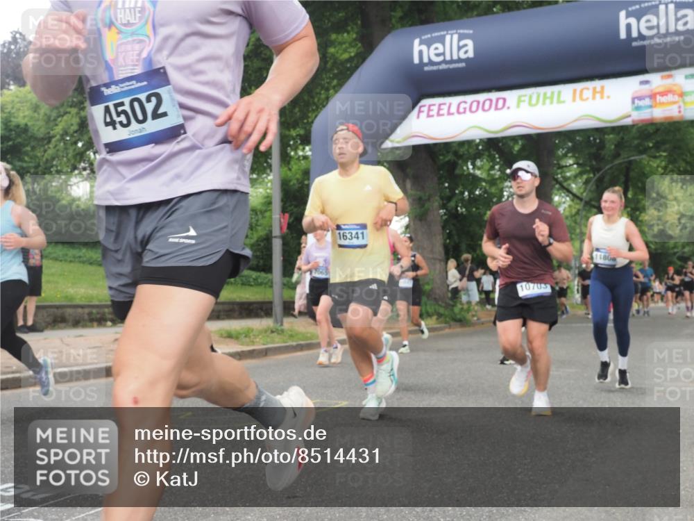 29.06.2025 - hella hamburg halbmarathon KatJ http://msf.ph/oto/8514431 29.06.2025 10:46:09 Zwischen KM18-KM19 3425, 3983, 4502, 6997, 7065, 7287, 8585 meine-sportfotos.de