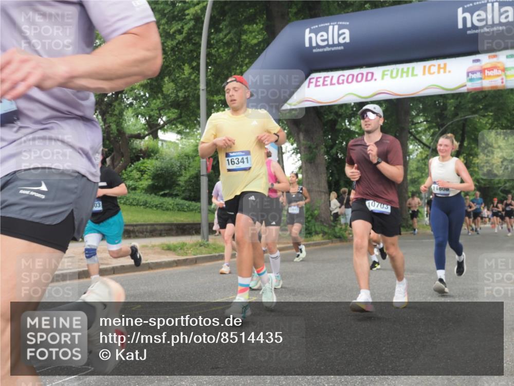 29.06.2025 - hella hamburg halbmarathon KatJ http://msf.ph/oto/8514435 29.06.2025 10:46:09 Zwischen KM18-KM19 3425, 3983, 4502, 6997, 7065, 7287, 8585 meine-sportfotos.de