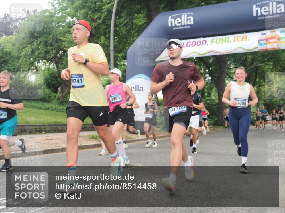 29.06.2025 - hella hamburg halbmarathon KatJ http://msf.ph/oto/8514458 29.06.2025 10:46:09 Zwischen KM18-KM19 3425, 3983, 4502, 6997, 7065, 7287, 8585 meine-sportfotos.de
