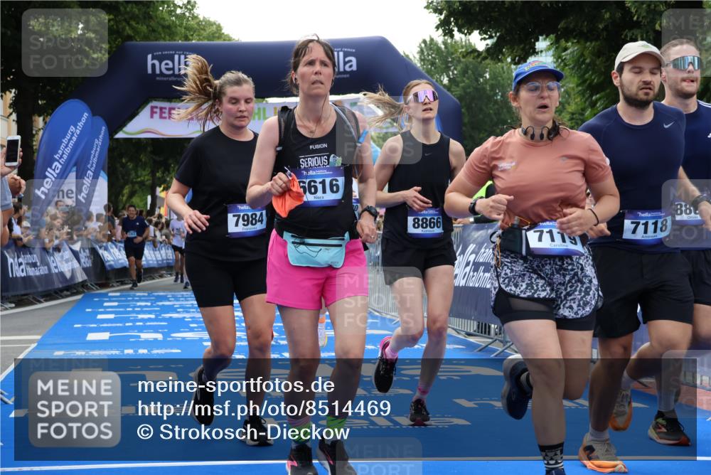 29.06.2025 - hella hamburg halbmarathon Strokosch-Dieckow http://msf.ph/oto/8514469 29.06.2025 11:43:30 Ziel 2572, 3307, 3428, 6088, 6616, 7118, 7119, 7552, 7589, 7984, 8021, 8300, 8301, 8865, 8866, 9164, 10145, 10714, 11207, 12227, 12298, 13195, 13330, 13406, 14608, 15562, 15815, 17267, 18258 meine-sportfotos.de