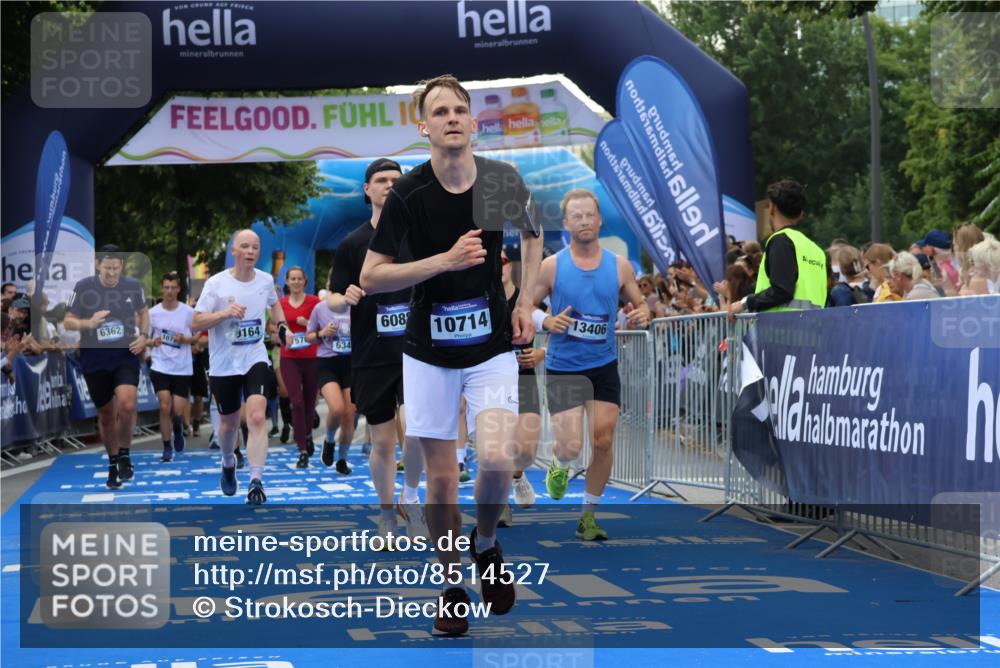 29.06.2025 - hella hamburg halbmarathon Strokosch-Dieckow http://msf.ph/oto/8514527 29.06.2025 11:43:35 Ziel 2572, 6088, 6362, 6616, 7118, 7119, 7552, 7575, 7576, 7984, 8300, 8301, 8865, 8866, 9164, 9432, 10714, 11207, 12298, 13330, 13406, 15815, 17267 meine-sportfotos.de