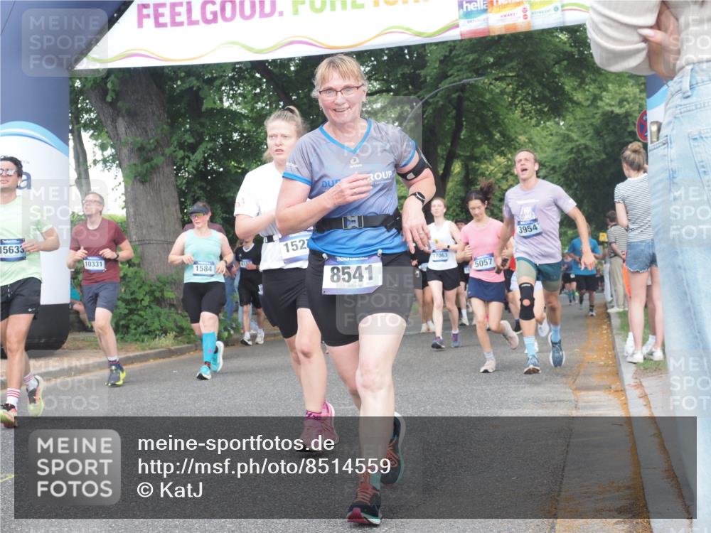 29.06.2025 - hella hamburg halbmarathon KatJ http://msf.ph/oto/8514559 29.06.2025 11:45:32 Zwischen KM18-KM19 1174, 1175, 1584, 1687, 3954, 5057, 6150, 8498, 8541, 8700 meine-sportfotos.de