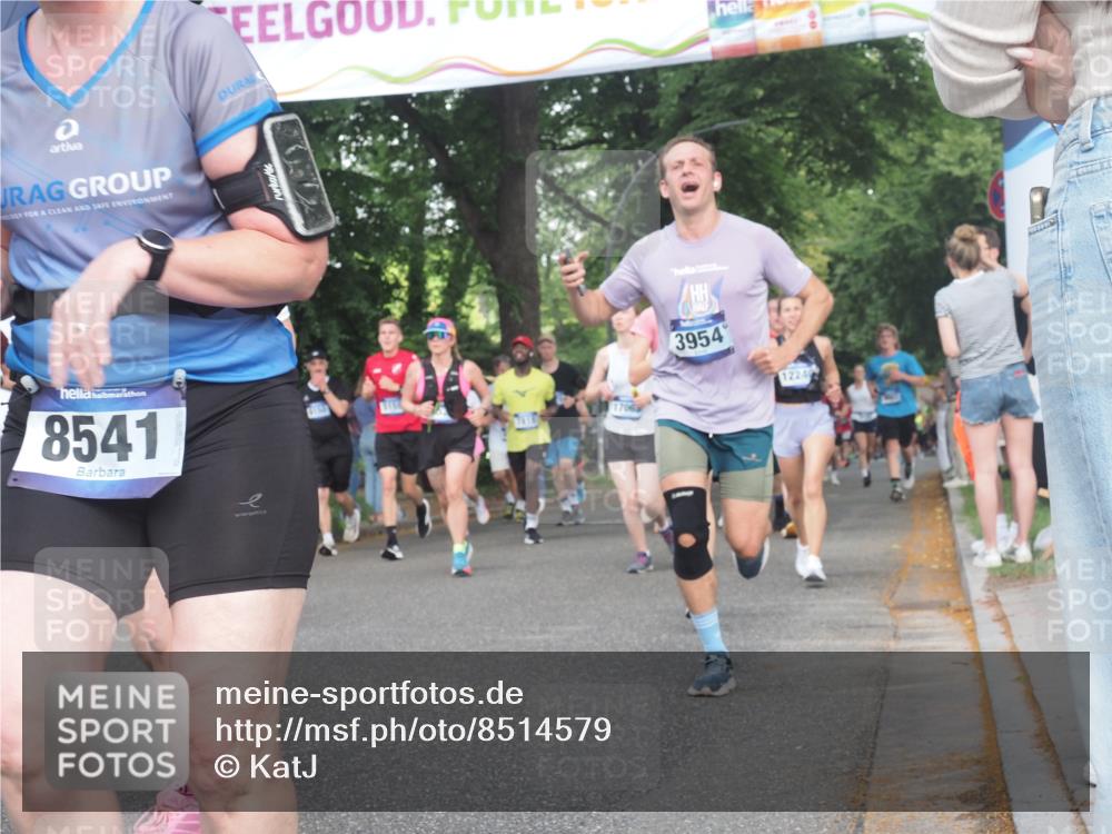 29.06.2025 - hella hamburg halbmarathon KatJ http://msf.ph/oto/8514579 29.06.2025 11:45:33 Zwischen KM18-KM19 1175, 1584, 3954, 5057, 6150, 8498, 8541, 8700 meine-sportfotos.de