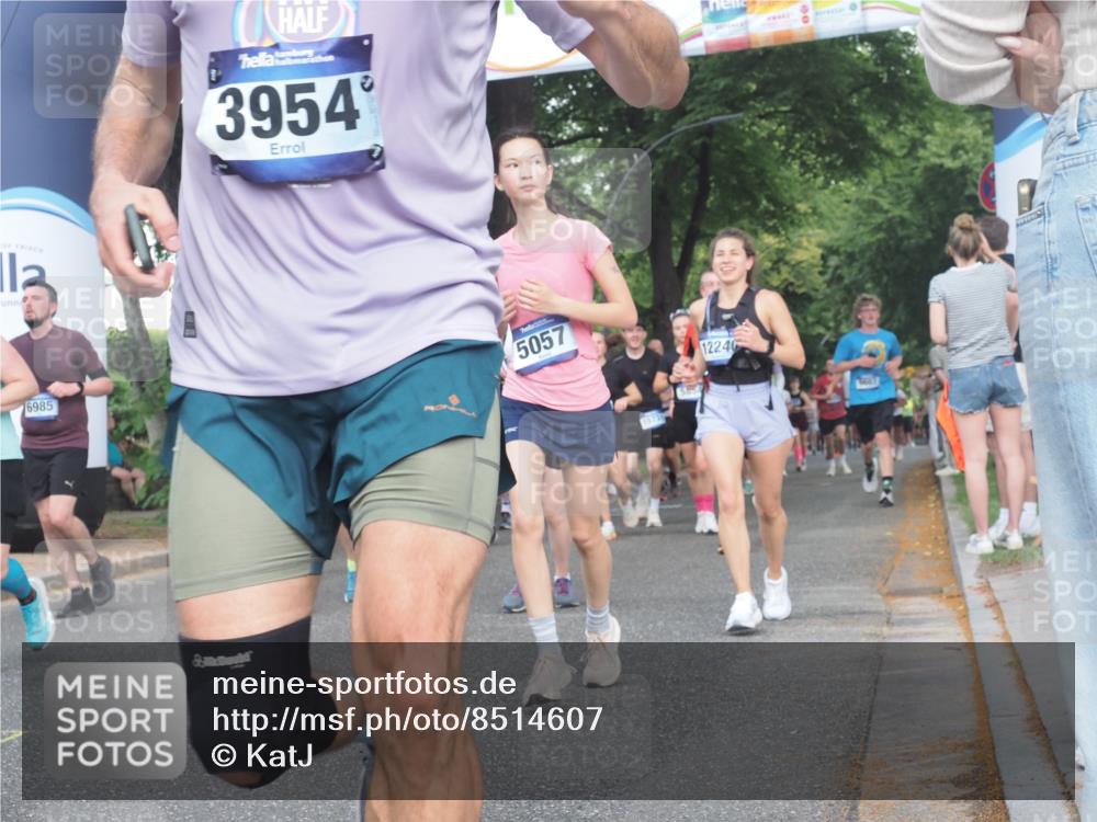 29.06.2025 - hella hamburg halbmarathon KatJ http://msf.ph/oto/8514607 29.06.2025 11:45:34 Zwischen KM18-KM19 1175, 1584, 3954, 5057, 6150, 6985, 8498, 8541, 8700 meine-sportfotos.de