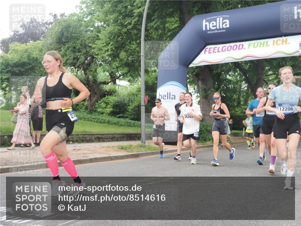 29.06.2025 - hella hamburg halbmarathon KatJ http://msf.ph/oto/8514616 29.06.2025 10:46:15 Zwischen KM18-KM19 2780, 6220, 7065, 8585 meine-sportfotos.de