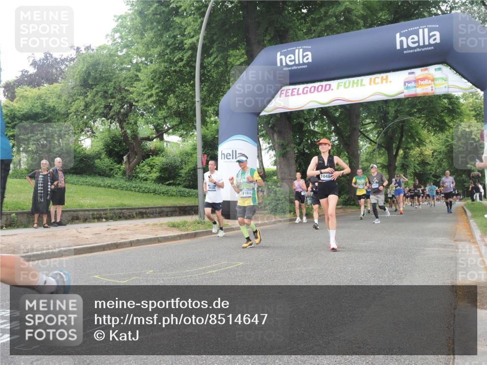 29.06.2025 - hella hamburg halbmarathon KatJ http://msf.ph/oto/8514647 29.06.2025 10:46:18 Zwischen KM18-KM19 2780, 4986, 6220, 8030 meine-sportfotos.de