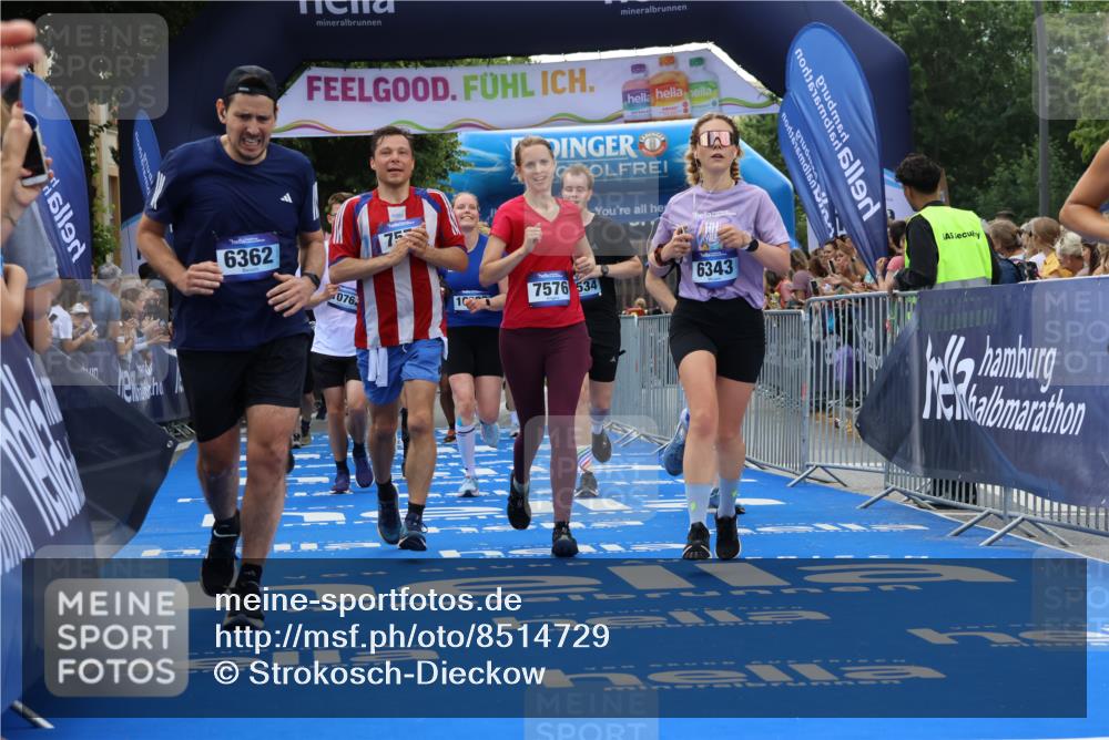 29.06.2025 - hella hamburg halbmarathon Strokosch-Dieckow http://msf.ph/oto/8514729 29.06.2025 11:43:39 Ziel 1118, 2534, 2572, 3432, 3873, 6088, 6343, 6362, 6616, 7575, 7576, 8612, 9164, 9432, 10714, 11621, 13406, 16388, 17267 meine-sportfotos.de