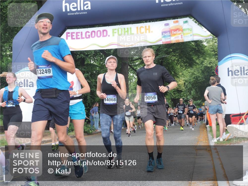 29.06.2025 - hella hamburg halbmarathon KatJ http://msf.ph/oto/8515126 29.06.2025 11:45:54 Zwischen KM18-KM19 1738, 1822, 1888, 2500, 4883, 8626 meine-sportfotos.de