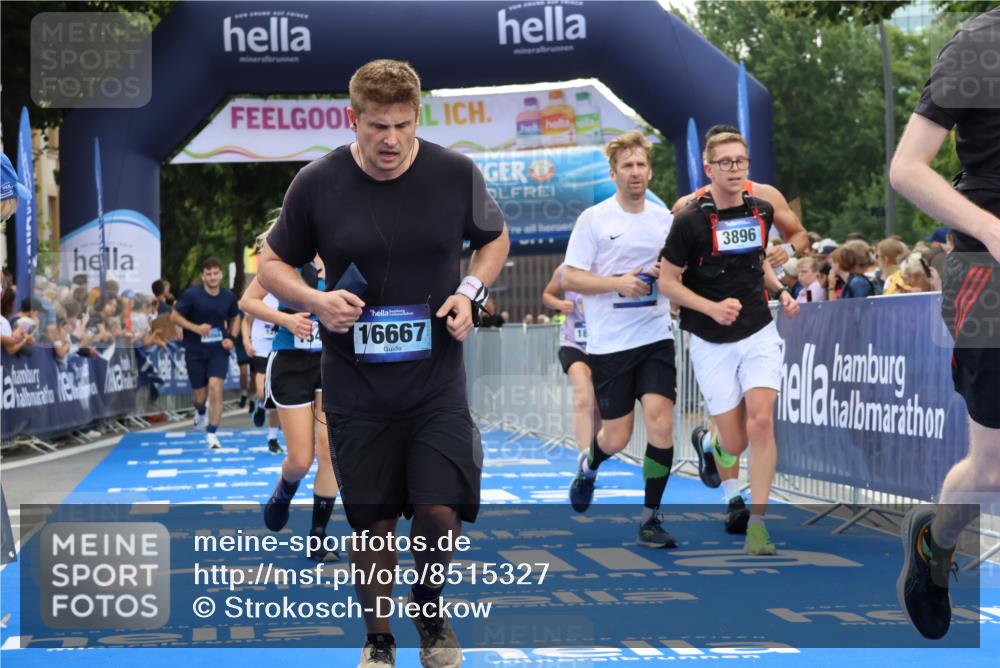 29.06.2025 - hella hamburg halbmarathon Strokosch-Dieckow http://msf.ph/oto/8515327 29.06.2025 11:43:49 Ziel 1118, 1685, 2534, 3432, 3653, 3873, 3896, 6343, 6995, 7449, 8198, 8199, 8612, 8739, 9644, 10762, 11242, 11621, 12010, 12150, 13862, 15039, 15477, 16388, 16667, 18674, 18864 meine-sportfotos.de
