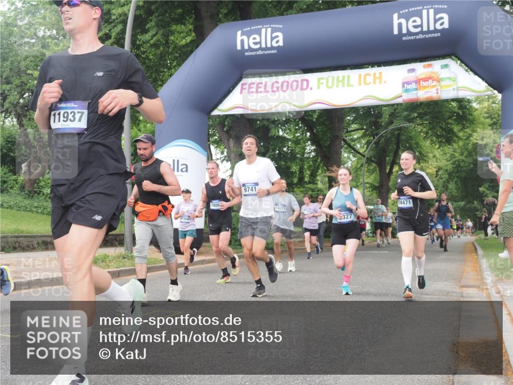 29.06.2025 - hella hamburg halbmarathon KatJ http://msf.ph/oto/8515355 29.06.2025 10:46:45 Zwischen KM18-KM19 2426, 3780, 6327 meine-sportfotos.de