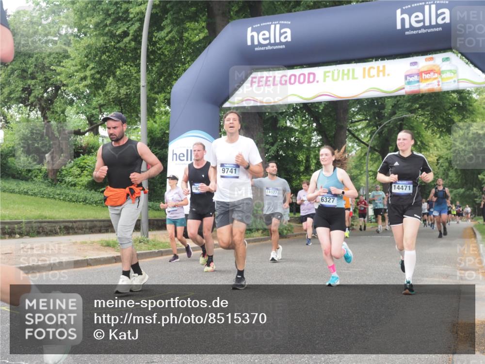29.06.2025 - hella hamburg halbmarathon KatJ http://msf.ph/oto/8515370 29.06.2025 10:46:45 Zwischen KM18-KM19 2426, 3780, 6327 meine-sportfotos.de