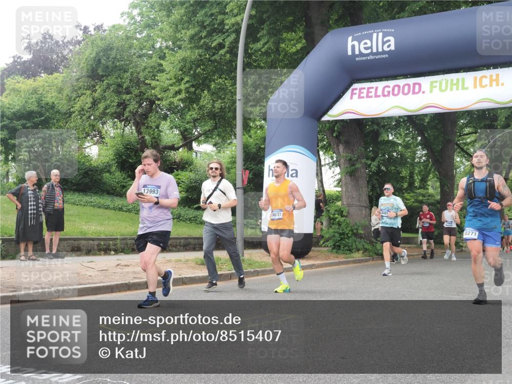 29.06.2025 - hella hamburg halbmarathon KatJ http://msf.ph/oto/8515407 29.06.2025 10:46:48 Zwischen KM18-KM19 3780, 6327, 8481 meine-sportfotos.de