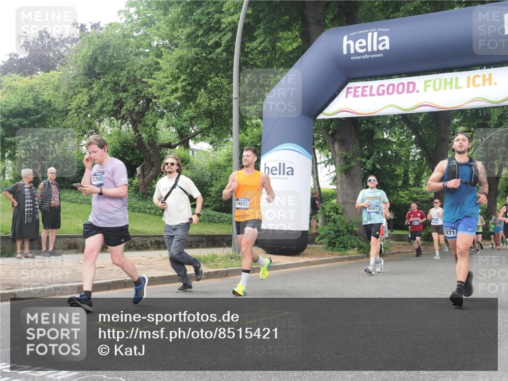 29.06.2025 - hella hamburg halbmarathon KatJ http://msf.ph/oto/8515421 29.06.2025 10:46:49 Zwischen KM18-KM19 3780, 6327, 8481 meine-sportfotos.de