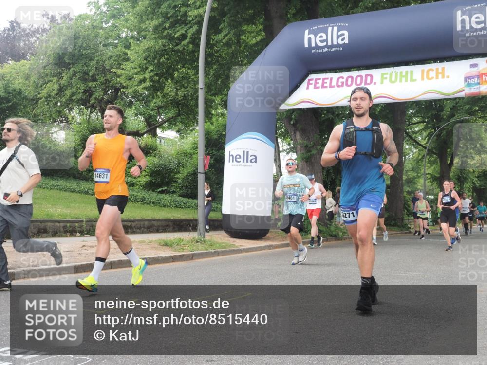 29.06.2025 - hella hamburg halbmarathon KatJ http://msf.ph/oto/8515440 29.06.2025 10:46:49 Zwischen KM18-KM19 3780, 6327, 8481 meine-sportfotos.de