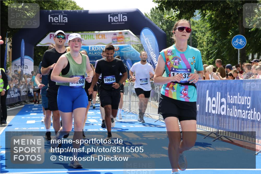 29.06.2025 - hella hamburg halbmarathon Strokosch-Dieckow http://msf.ph/oto/8515505 29.06.2025 11:43:59 Ziel 1465, 1901, 3246, 4260, 4271, 4618, 6995, 7733, 8199, 9644, 10626, 10627, 11097, 11260, 11740, 12028, 12150, 12969, 13862, 13970, 13971, 14037, 14915, 15039, 15477, 16260, 16559, 16667, 17666, 17879, 18674, 18864 meine-sportfotos.de