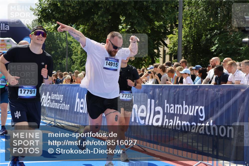 29.06.2025 - hella hamburg halbmarathon Strokosch-Dieckow http://msf.ph/oto/8516027 29.06.2025 11:44:07 Ziel 1192, 1465, 1869, 1901, 3246, 4260, 4271, 4618, 6137, 6876, 7244, 7733, 8745, 9455, 10626, 10627, 11260, 11479, 11740, 12028, 12969, 13715, 13970, 13971, 14406, 14915, 15452, 15453, 16260, 16559, 17041, 17666, 17791 meine-sportfotos.de