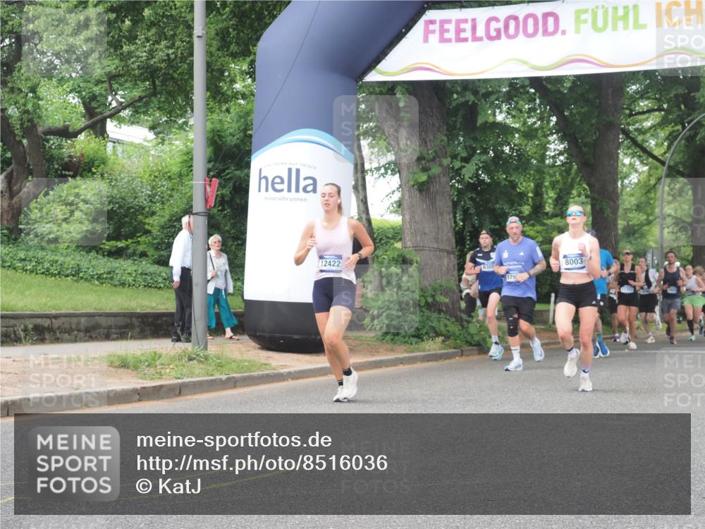 29.06.2025 - hella hamburg halbmarathon KatJ http://msf.ph/oto/8516036 29.06.2025 10:47:13 Zwischen KM18-KM19 5272, 8749 meine-sportfotos.de
