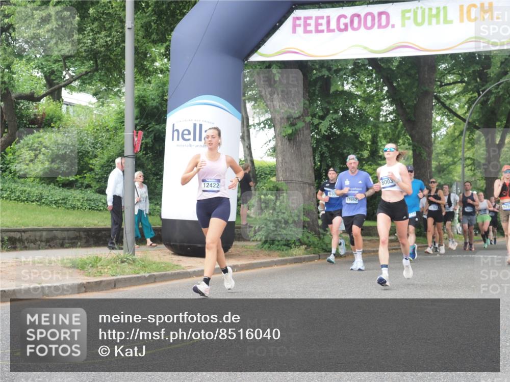 29.06.2025 - hella hamburg halbmarathon KatJ http://msf.ph/oto/8516040 29.06.2025 10:47:13 Zwischen KM18-KM19 5272, 8749 meine-sportfotos.de