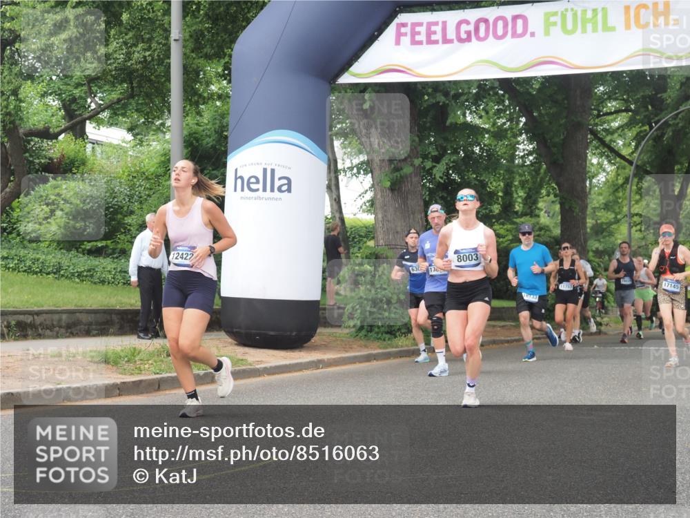 29.06.2025 - hella hamburg halbmarathon KatJ http://msf.ph/oto/8516063 29.06.2025 10:47:13 Zwischen KM18-KM19 5272, 8749 meine-sportfotos.de