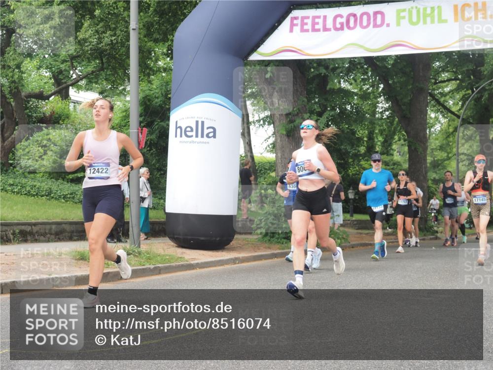 29.06.2025 - hella hamburg halbmarathon KatJ http://msf.ph/oto/8516074 29.06.2025 10:47:14 Zwischen KM18-KM19 5272, 8003 meine-sportfotos.de