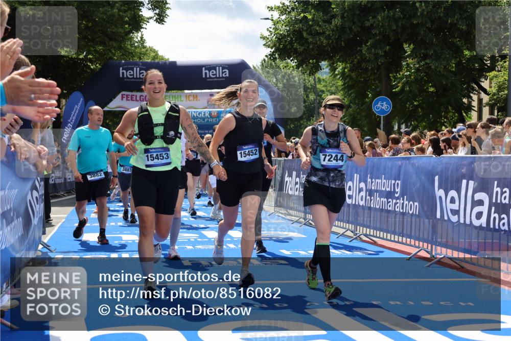 29.06.2025 - hella hamburg halbmarathon Strokosch-Dieckow http://msf.ph/oto/8516082 29.06.2025 11:44:12 Ziel 1192, 1869, 3882, 3883, 6137, 6876, 7244, 7733, 8582, 8745, 8967, 9455, 11479, 11513, 11514, 11550, 11826, 13030, 13715, 13848, 13861, 14406, 14915, 14937, 15030, 15452, 15453, 15617, 15618, 16582, 16706, 17041, 17791, 18400, 18401, 18888 meine-sportfotos.de