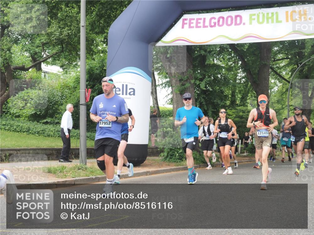 29.06.2025 - hella hamburg halbmarathon KatJ http://msf.ph/oto/8516116 29.06.2025 10:47:15 Zwischen KM18-KM19 5272, 6309, 8003 meine-sportfotos.de