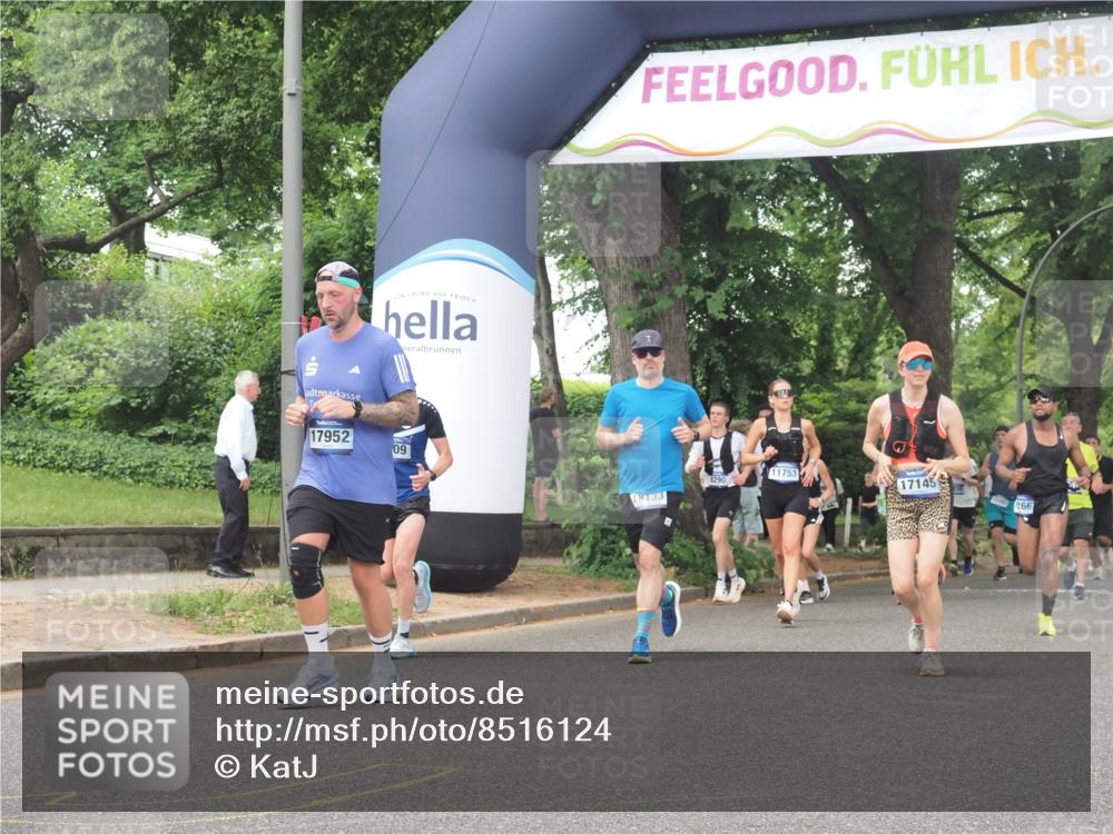 29.06.2025 - hella hamburg halbmarathon KatJ http://msf.ph/oto/8516124 29.06.2025 10:47:15 Zwischen KM18-KM19 5272, 6309, 8003 meine-sportfotos.de