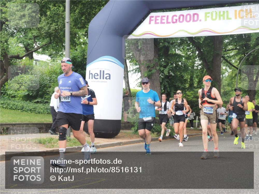 29.06.2025 - hella hamburg halbmarathon KatJ http://msf.ph/oto/8516131 29.06.2025 10:47:15 Zwischen KM18-KM19 5272, 6309, 8003 meine-sportfotos.de