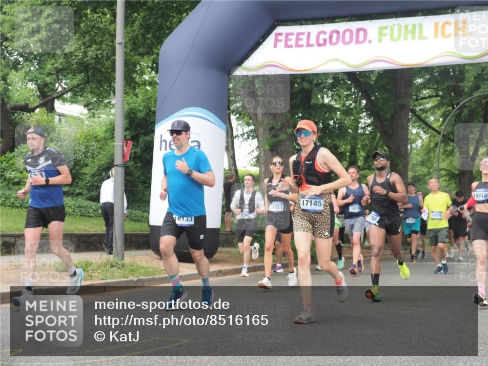 29.06.2025 - hella hamburg halbmarathon KatJ http://msf.ph/oto/8516165 29.06.2025 10:47:16 Zwischen KM18-KM19 5775, 5885, 6309, 8003 meine-sportfotos.de
