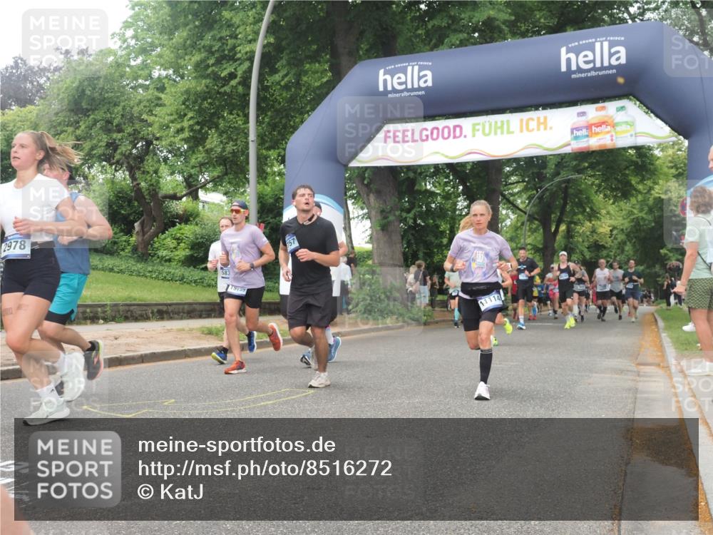 29.06.2025 - hella hamburg halbmarathon KatJ http://msf.ph/oto/8516272 29.06.2025 10:47:22 Zwischen KM18-KM19 2978, 5775, 5839, 5885, 6201, 6309, 7761, 8003, 8290 meine-sportfotos.de