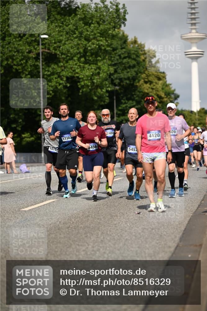29.06.2025 - hella hamburg halbmarathon Dr. Thomas Lammeyer http://msf.ph/oto/8516329 29.06.2025 10:03:21 Kennedybrücke 1319, 1366, 1506, 1595, 1715, 1719, 1914, 2282, 2364, 2391, 2432, 2630, 2741, 2911, 4120, 4426, 4467, 4837, 5277, 5299, 5391, 5457, 5458, 5465, 5866, 6416, 7033, 7037, 7129, 7130, 7395, 7833, 8509, 8542, 8652, 8929, 9142, 9488, 9655, 9903, 9907, 9922, 10020, 10518, 10519, 11039, 11041, 11068 meine-sportfotos.de