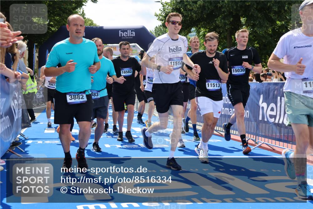 29.06.2025 - hella hamburg halbmarathon Strokosch-Dieckow http://msf.ph/oto/8516334 29.06.2025 11:44:15 Ziel 1192, 1869, 2299, 3607, 3882, 3883, 3884, 4612, 6137, 6876, 7244, 8582, 8745, 8967, 9455, 11479, 11513, 11514, 11550, 11826, 13018, 13030, 13848, 13861, 14127, 14406, 14937, 15030, 15452, 15453, 15617, 15618, 16582, 16706, 17041, 17791, 18400, 18401, 18888 meine-sportfotos.de