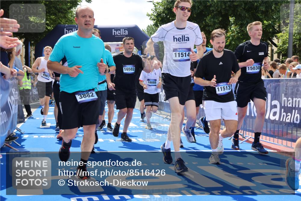 29.06.2025 - hella hamburg halbmarathon Strokosch-Dieckow http://msf.ph/oto/8516426 29.06.2025 11:44:16 Ziel 1192, 1869, 2299, 3607, 3882, 3883, 3884, 4612, 6112, 6137, 7244, 8582, 8745, 8967, 9455, 11479, 11513, 11514, 11550, 11826, 13018, 13030, 13848, 13861, 14127, 14406, 14937, 15030, 15452, 15453, 15617, 15618, 16582, 16706, 17041, 18400, 18401, 18872, 18888 meine-sportfotos.de