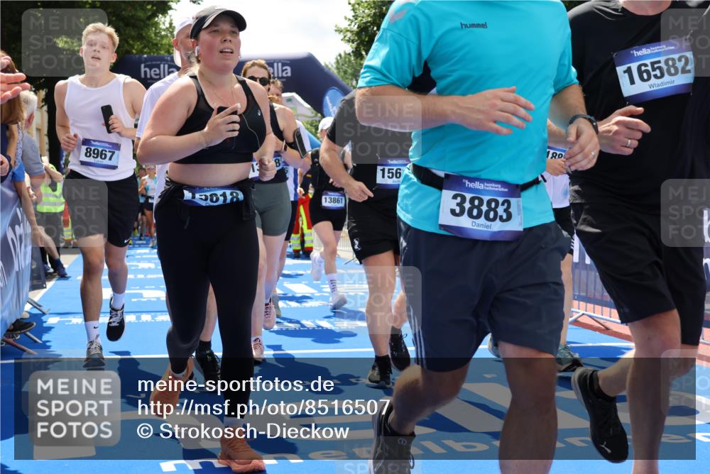 29.06.2025 - hella hamburg halbmarathon Strokosch-Dieckow http://msf.ph/oto/8516507 29.06.2025 11:44:17 Ziel 1192, 1869, 2299, 3607, 3882, 3883, 3884, 4612, 6112, 6137, 6866, 7244, 8582, 8745, 8967, 9455, 11479, 11513, 11514, 11550, 11826, 13018, 13030, 13848, 13861, 14127, 14406, 14937, 15030, 15452, 15453, 15617, 15618, 15715, 16582, 16706, 17041, 18400, 18401, 18872, 18888 meine-sportfotos.de